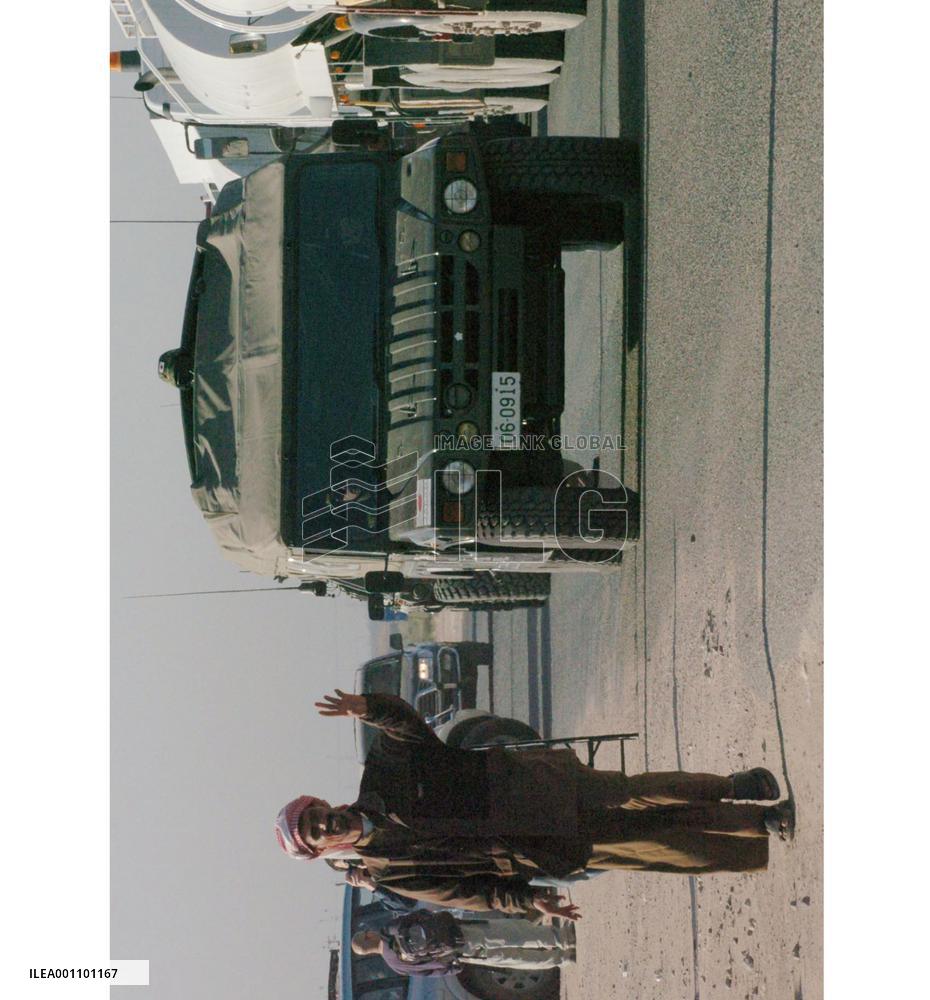 (2)Main GSDF team enters Iraq on reconstruction mission