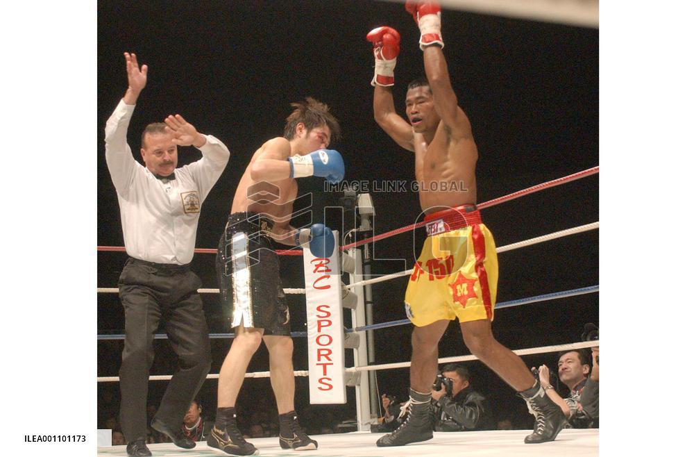 (2)Thai champ Yodsanan defends WBA title