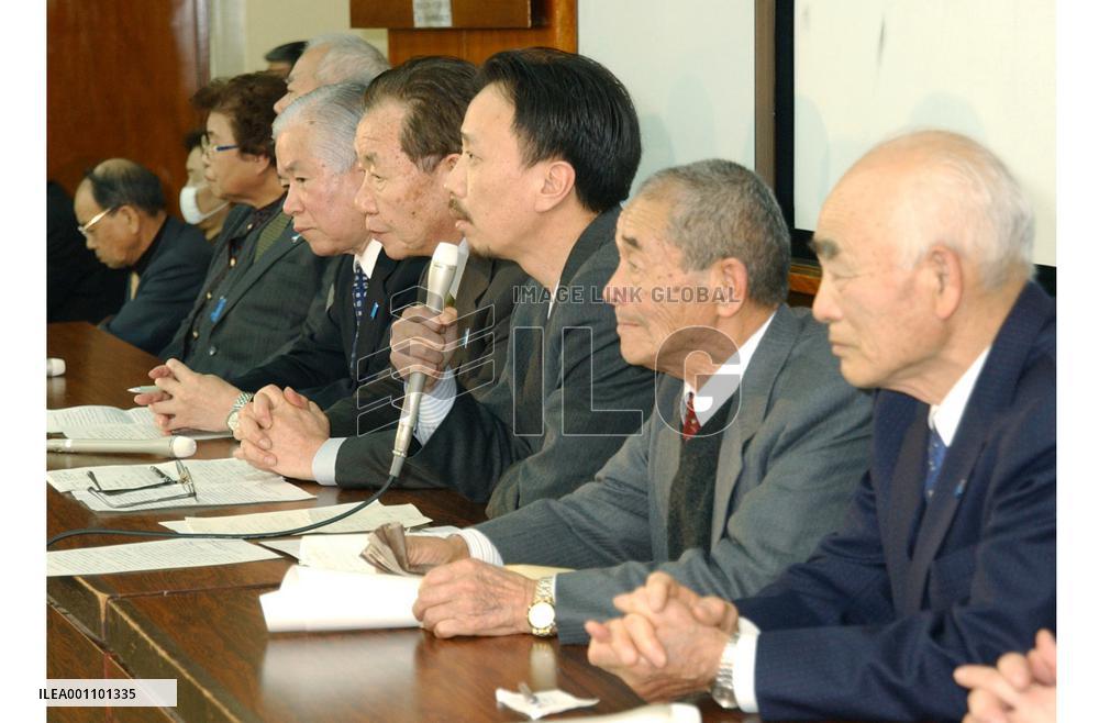 (3)Diplomat briefs abductees' relatives on Pyongyang talks