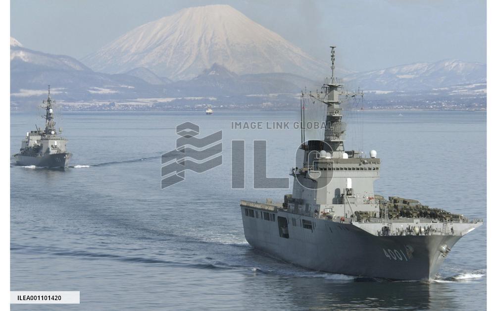 (3)Amphibious ship with supplies for Iraq leaves for Kuwait