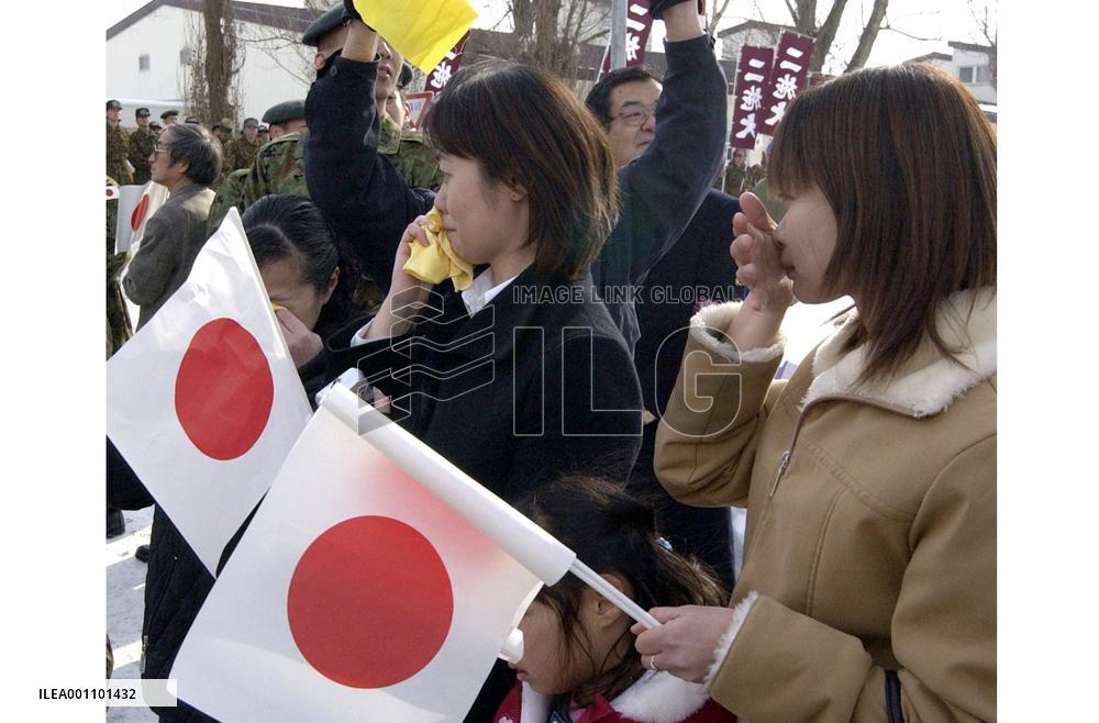 (3)100 GSDF troops leave Asahikawa for Kuwait