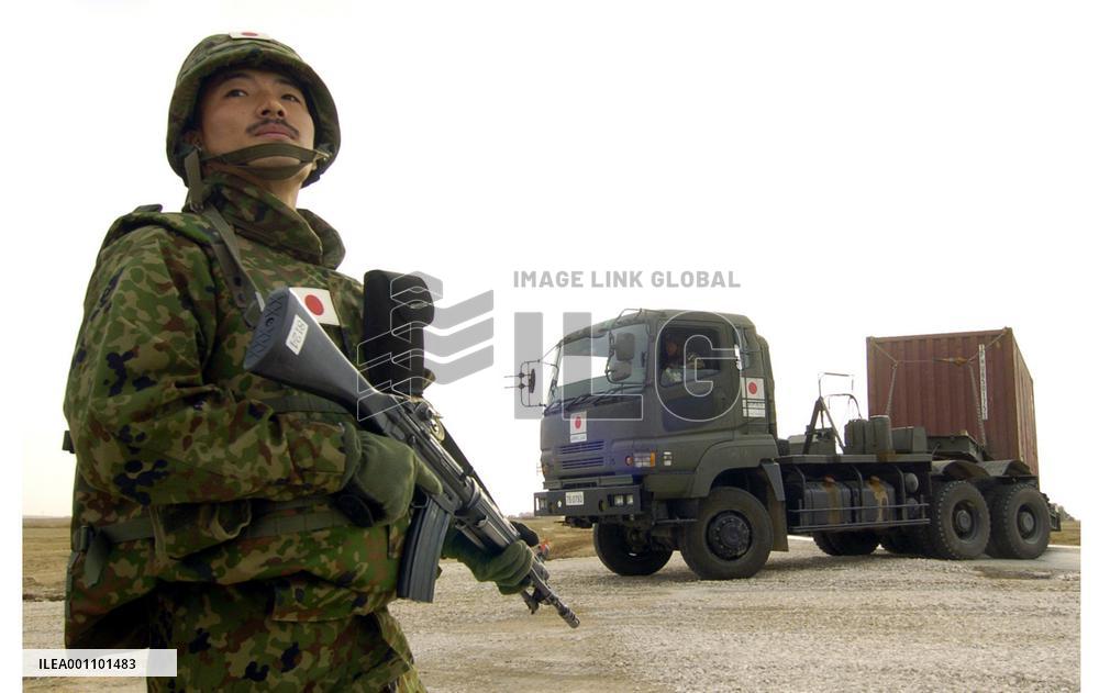 Japanese troops in Samawah move into makeshift barracks