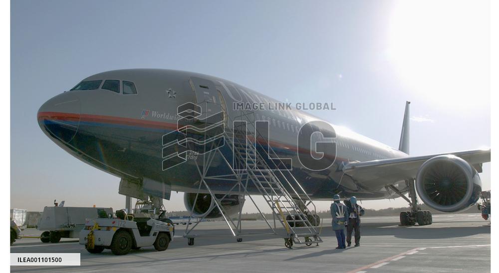 3 crew members on UA flight injured in air turbulence