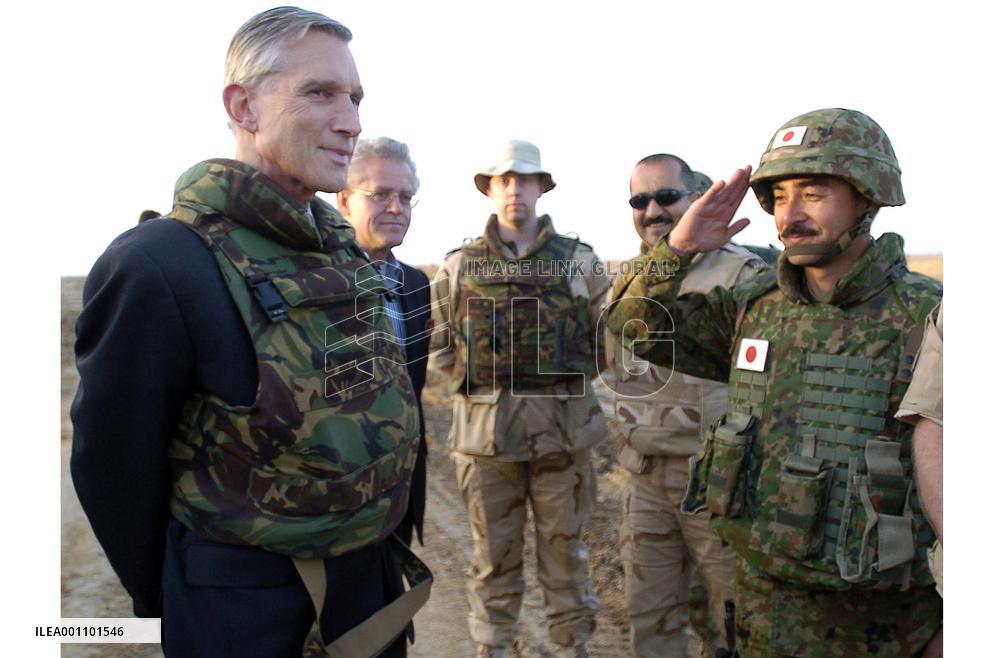 (2)Japanese troops in Samawah