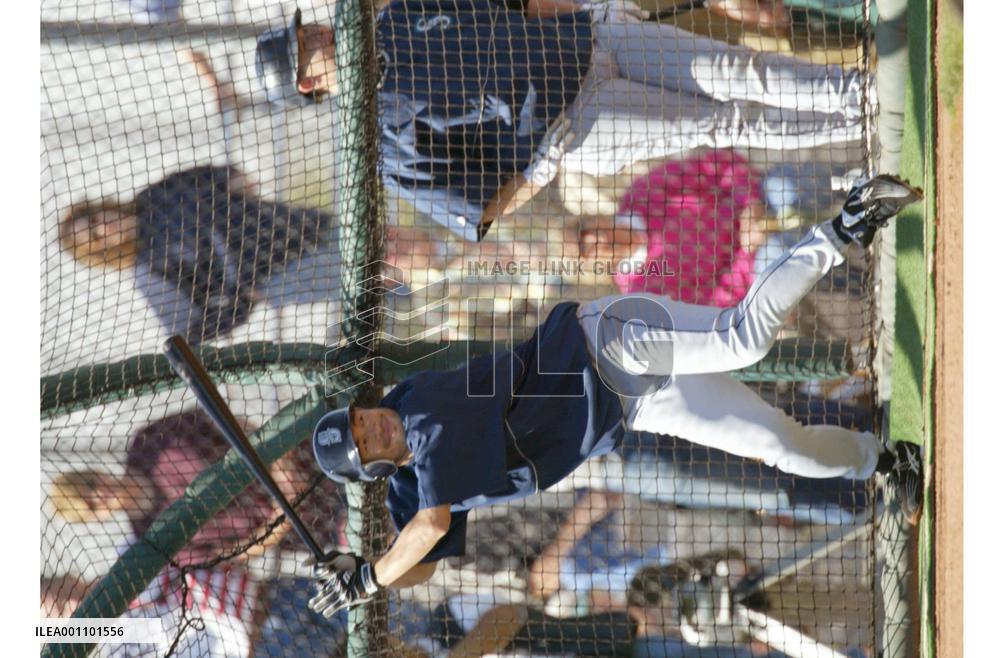 (2)Ichiro begins training