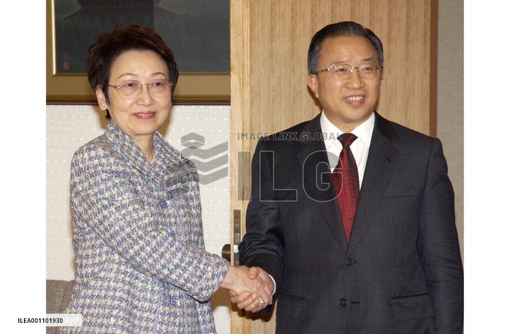 (1)Kawaguchi tells China she wants to visit in April