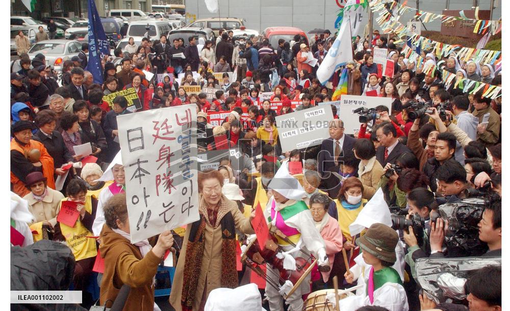 (2)Protesters continue to demand Japan apologize for WWII sex slavery
