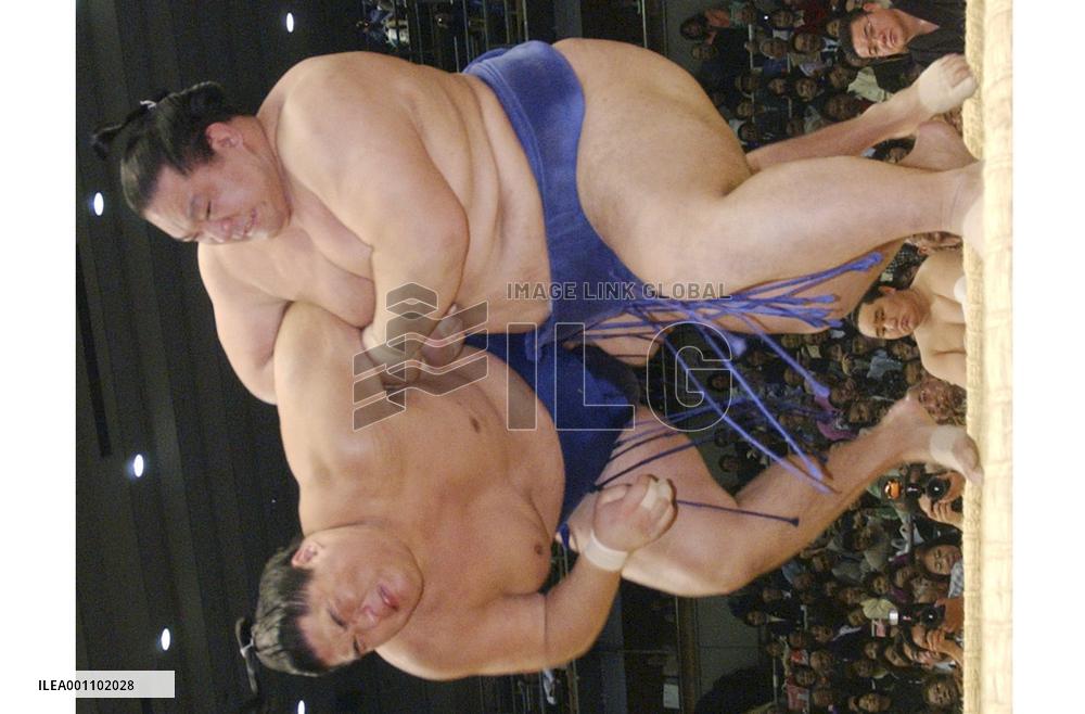 Kaio beats Tamanoshima at spring sumo