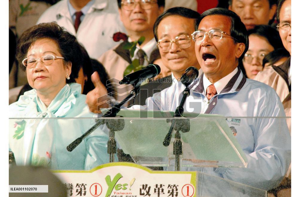 (1)Chen reelected Taiwan president