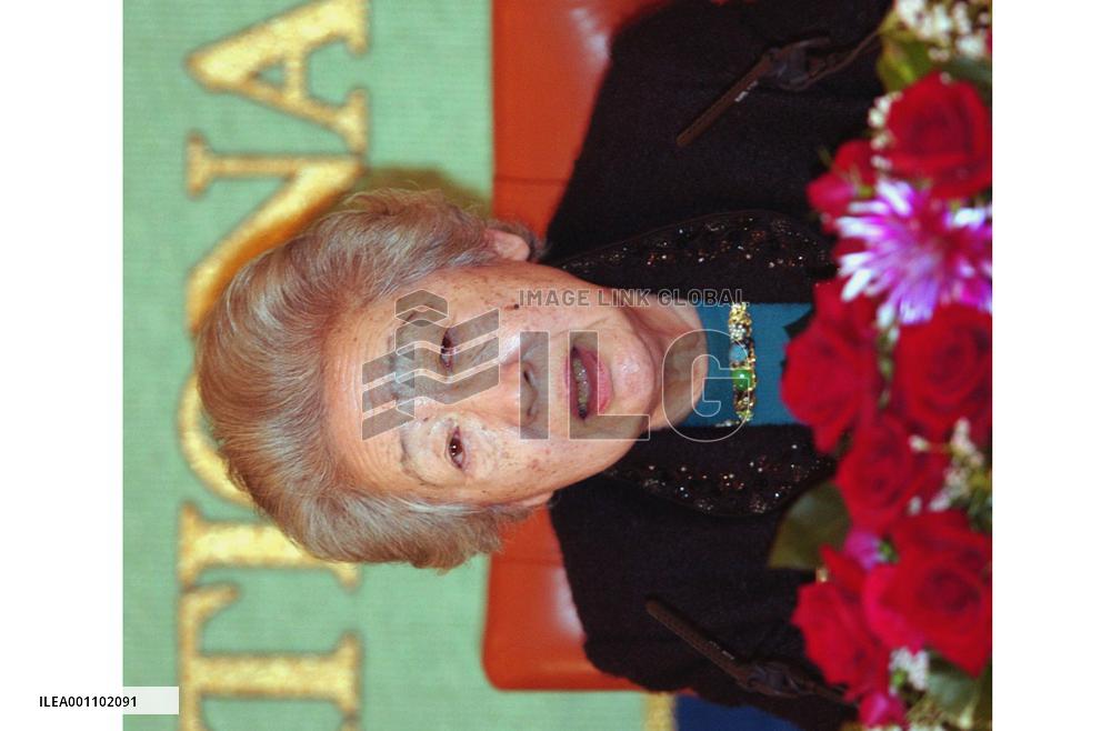 Ogata delivers speech on Japan's foreign aid