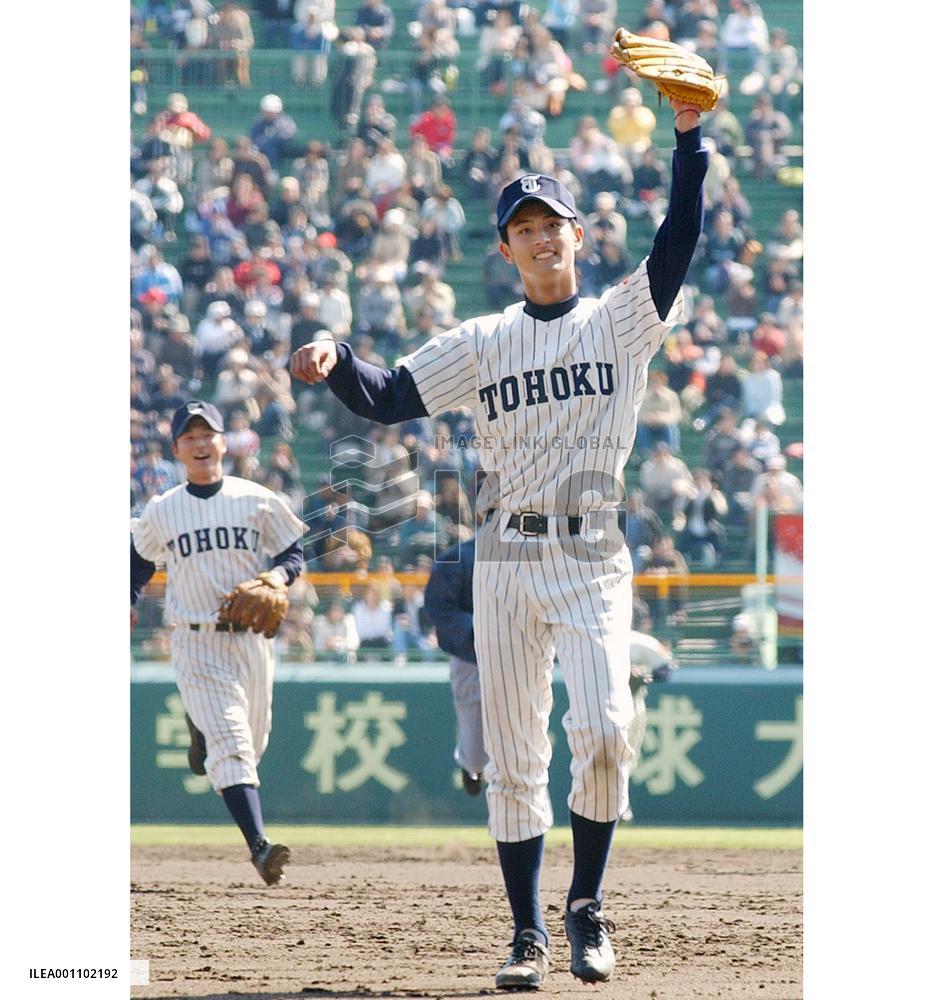 (2)Tohoku pitcher Darvish throws no-hitter at Koshien