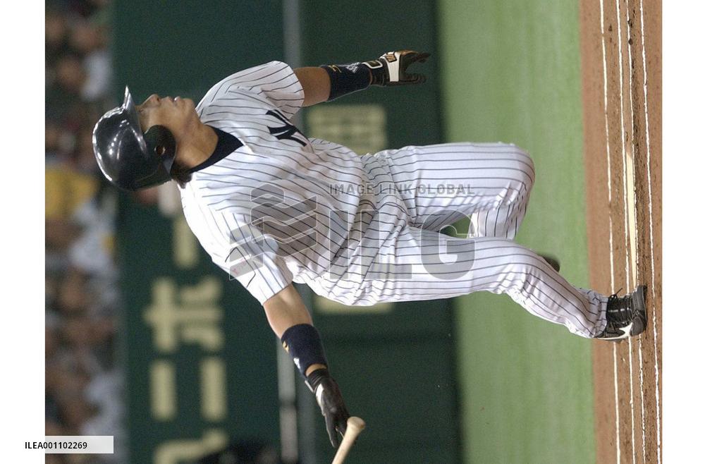 N.Y. Yankees' Matsui goes 1-for-3 against Hanshin Tigers