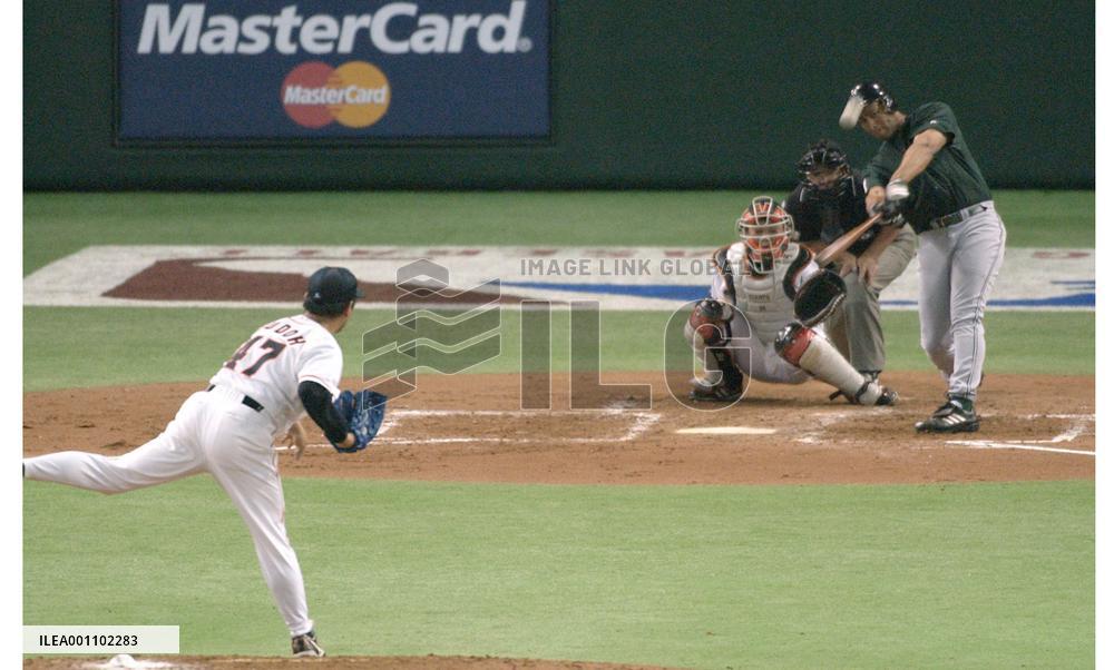 (2)Yomiuri vs. Devil Rays in Tokyo exhibition