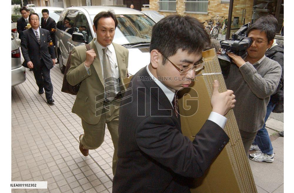 Police search Mori Building in revolving door probe