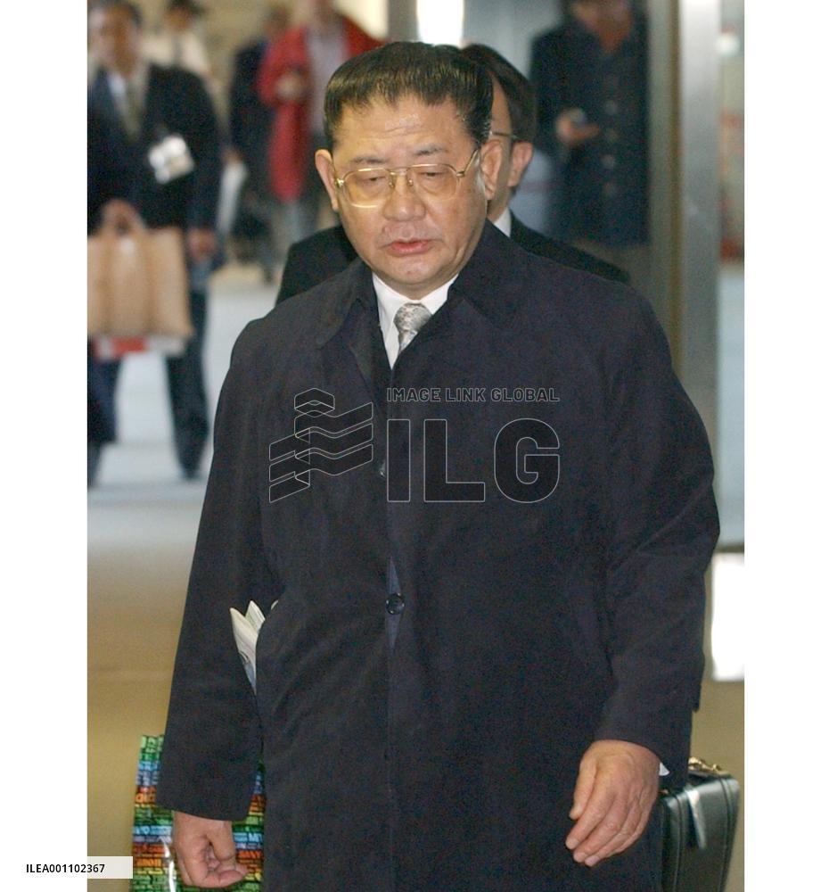 (2)LDP's Hirasawa criticized over trip for N. Korea talks