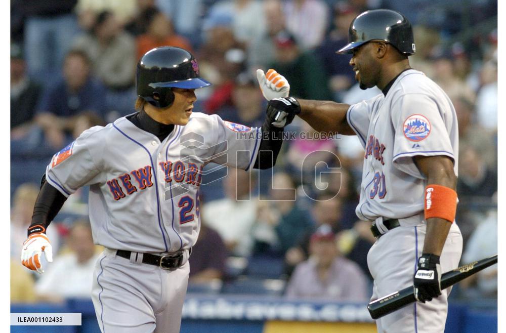 (2)K. Matsui homers in season opener