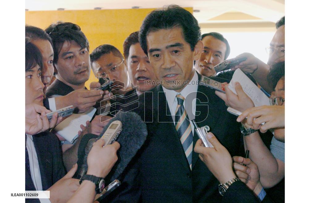 (4)2 Japanese released at Baghdad mosque