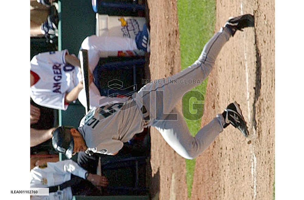 Ichiro goes 1-for-5, Mariners defeated by Rangers