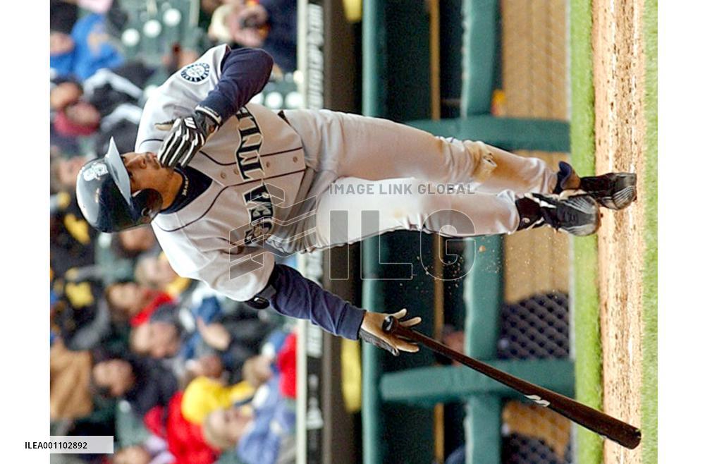 Mariners' Ichiro goes 2-for-5 with an RBI against Tigers