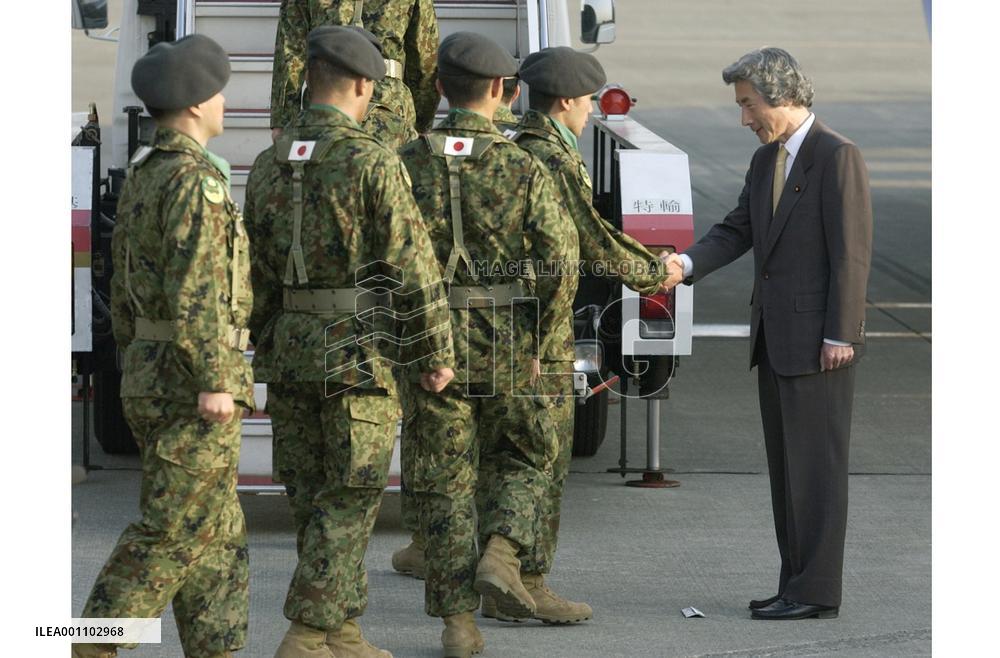 (3)140 GSDF replacement troops depart for Iraq