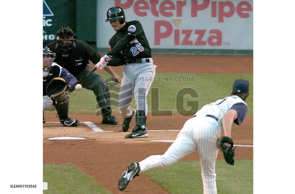 Mets' Matsui hits game-opening leadoff homer