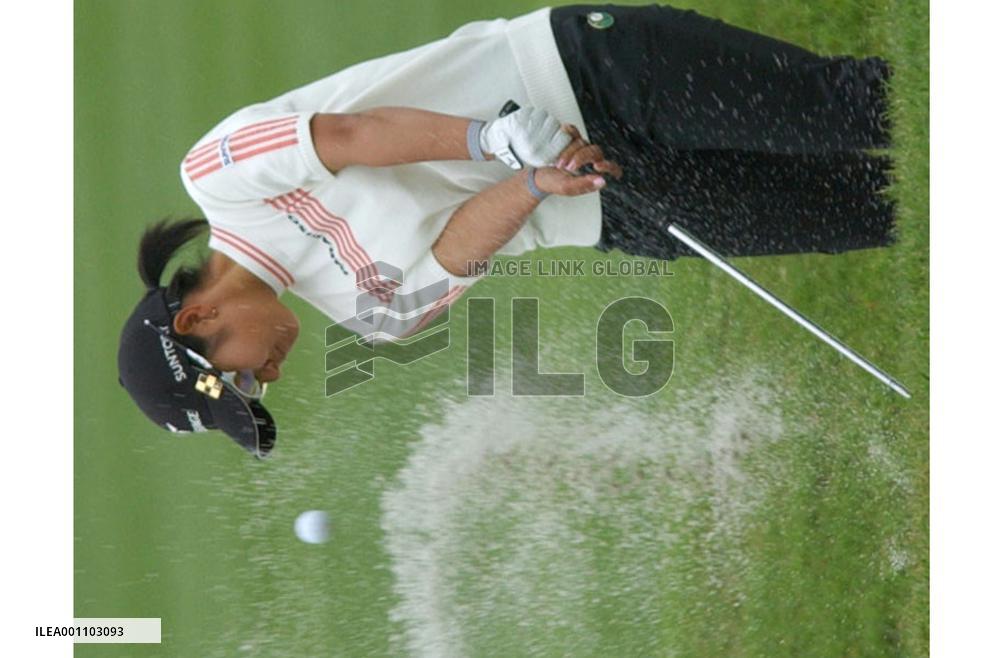 Miyazato grabs share of lead at Vernal Ladies