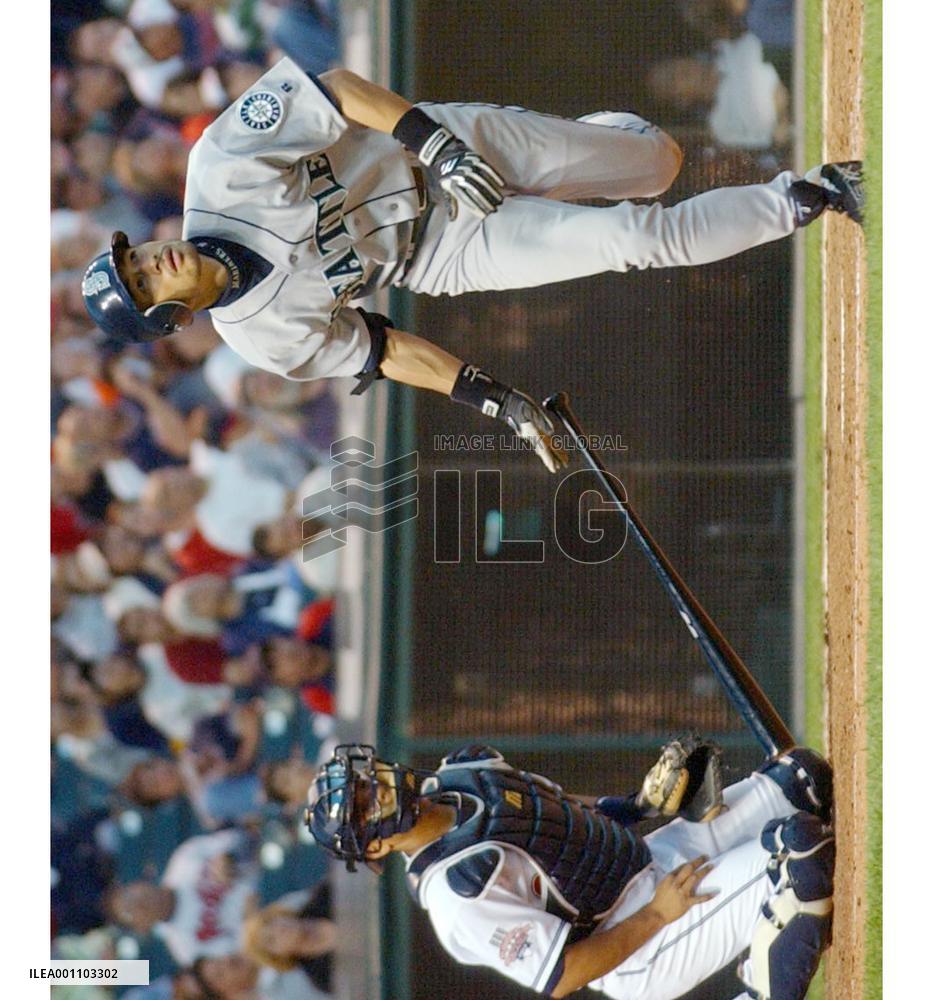 Mariners' Ichiro goes 4-for-5 with 2 RBIs against Indians