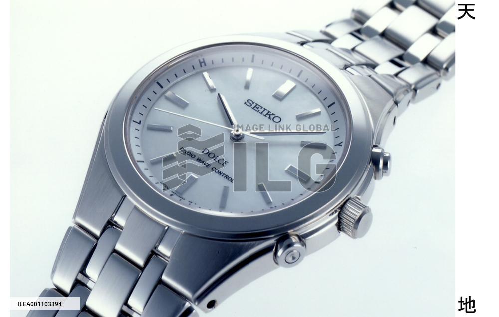 (2)Radio-controlled wristwatches selling fast