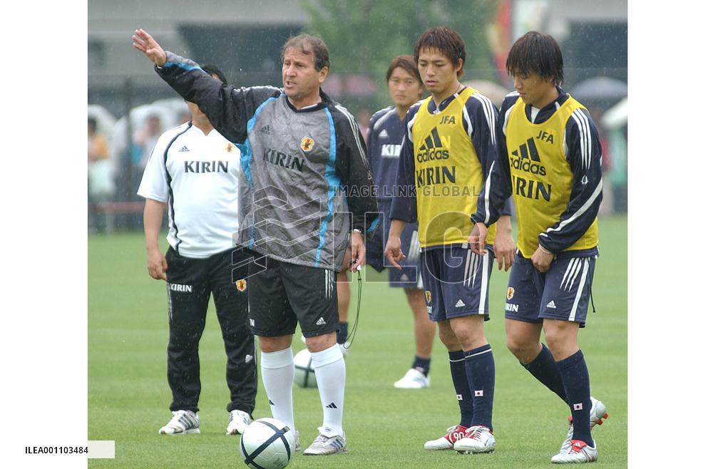 Ono, Nakamura train for World Cup qualifier