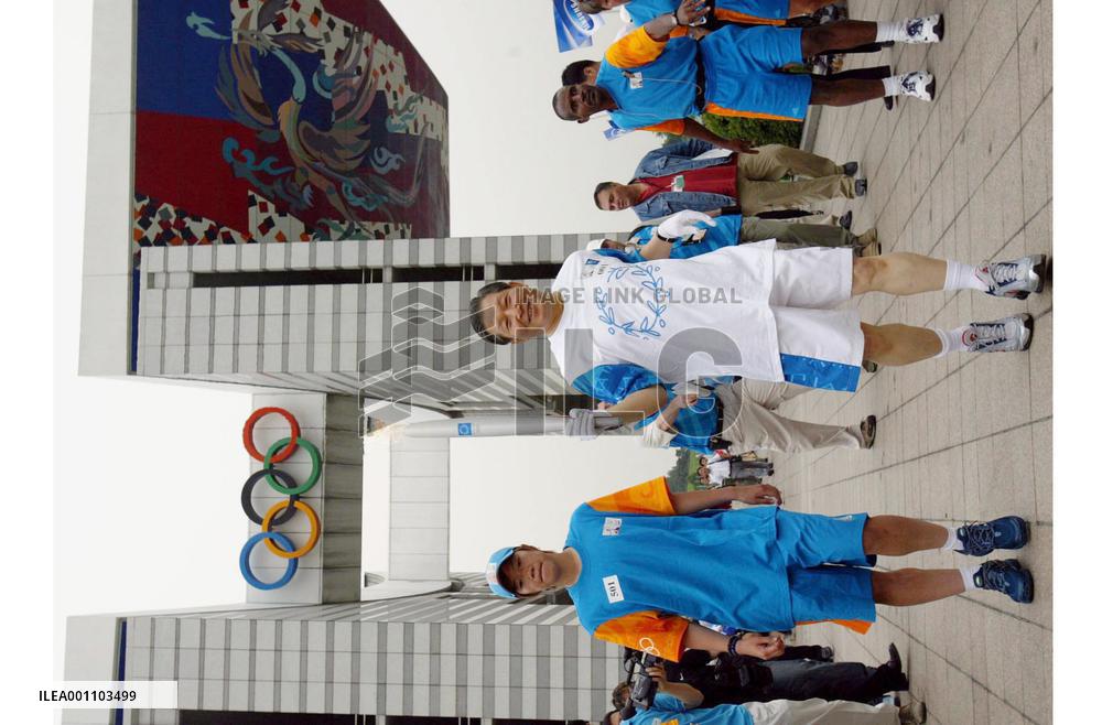 (1)Olympic torch in S. Korea