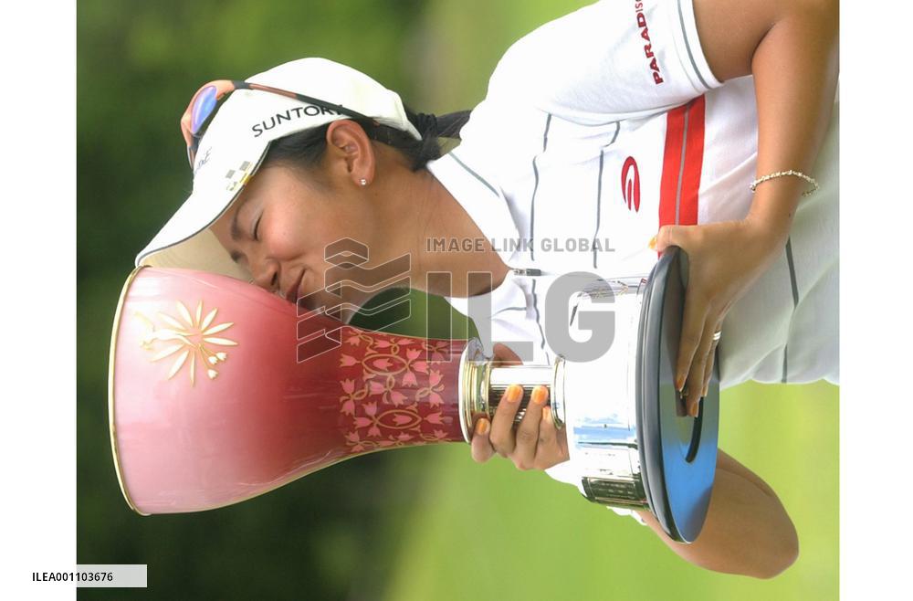 Miyazato wins Apita Circle-K Sunkus Ladies golf