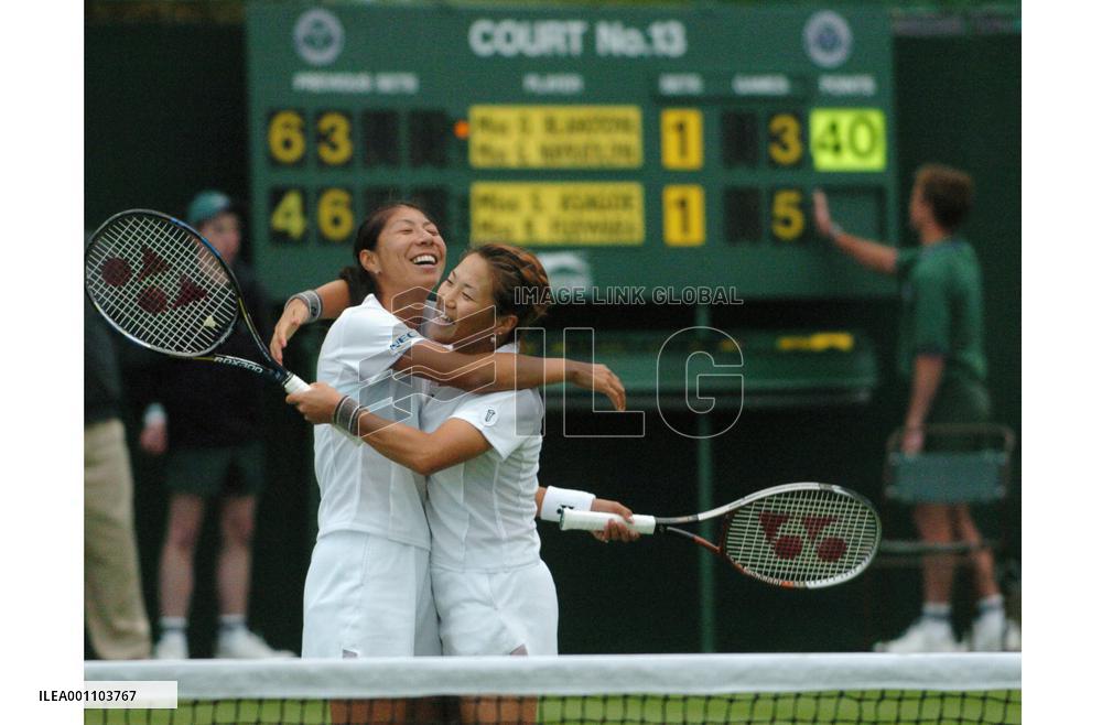 Asagoe-Fujiwara pair wins 1st round of women's doubles