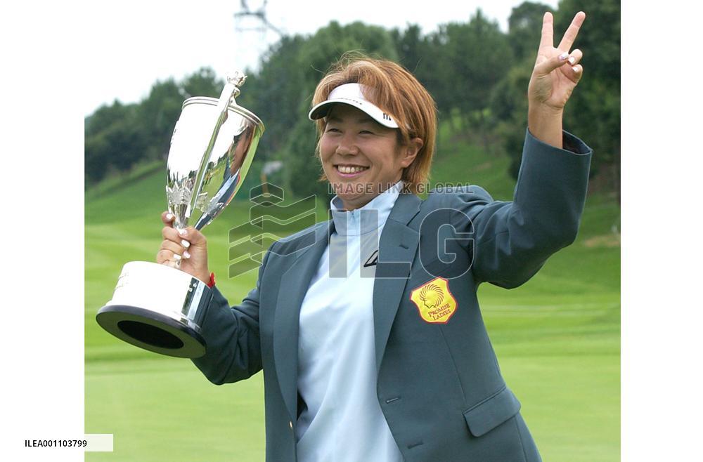 Fujii beats Kimura in playoff to win Promise Ladies