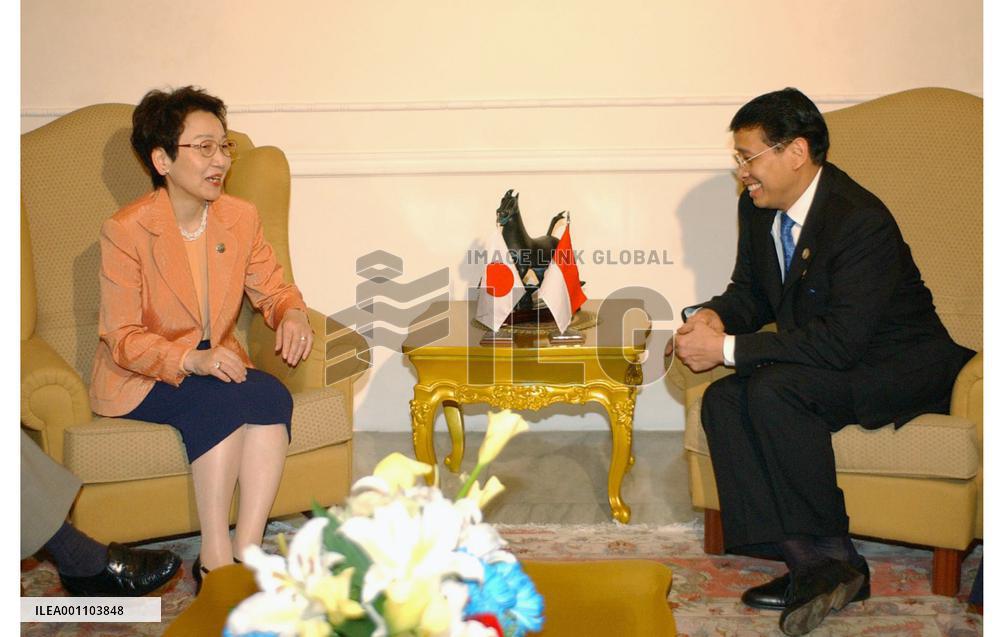(3)Foreign Minister Kawaguchi in Jakarta