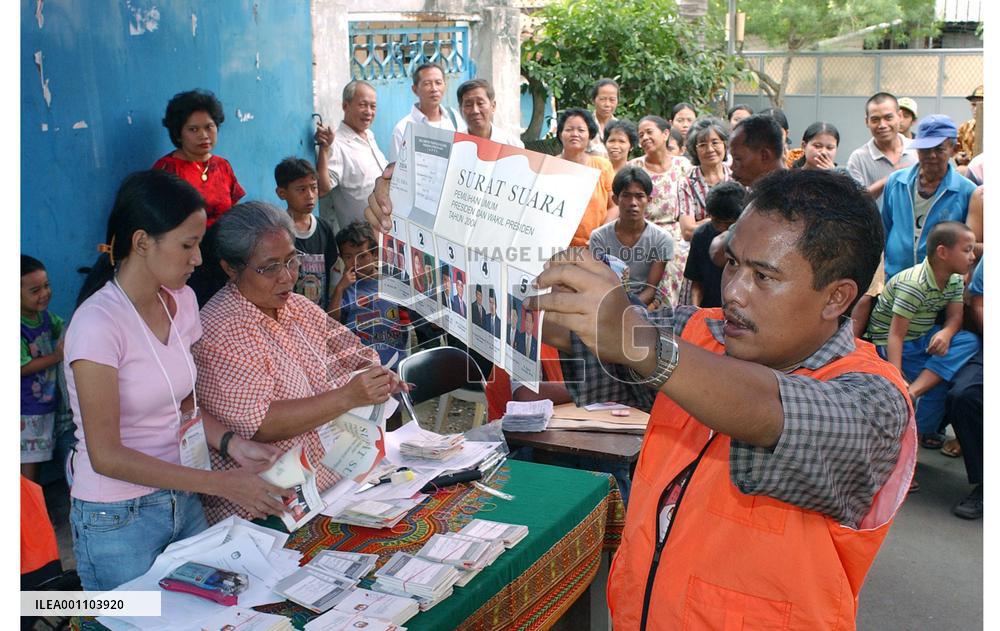 Vote counting begins in Indonesia's presidential election