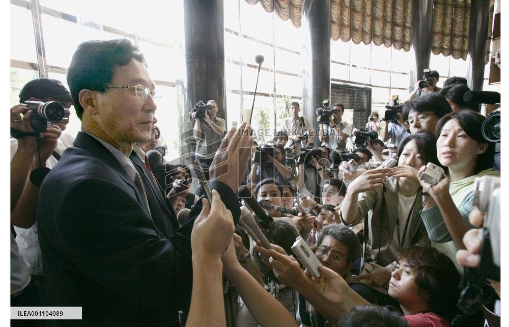 (1)N. Korean officials hope Jenkins family to live together