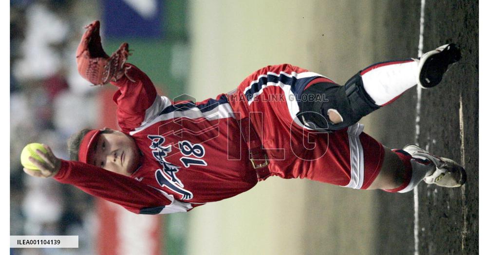 (2)Japan crushes Italy in Olympic softball warm-up