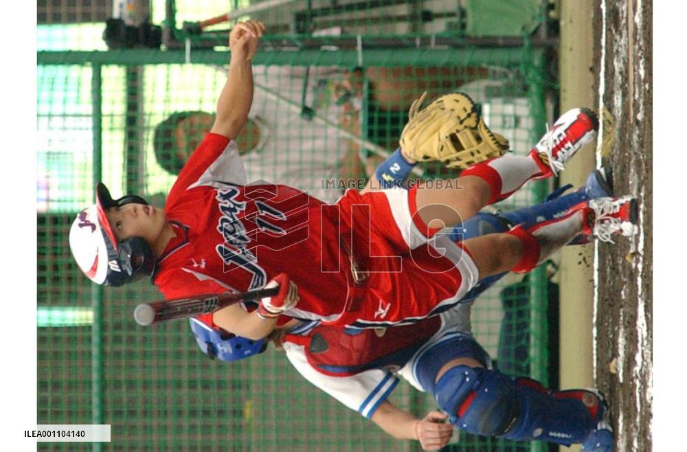 (1)Japan crushes Italy in Olympic softball warm-up