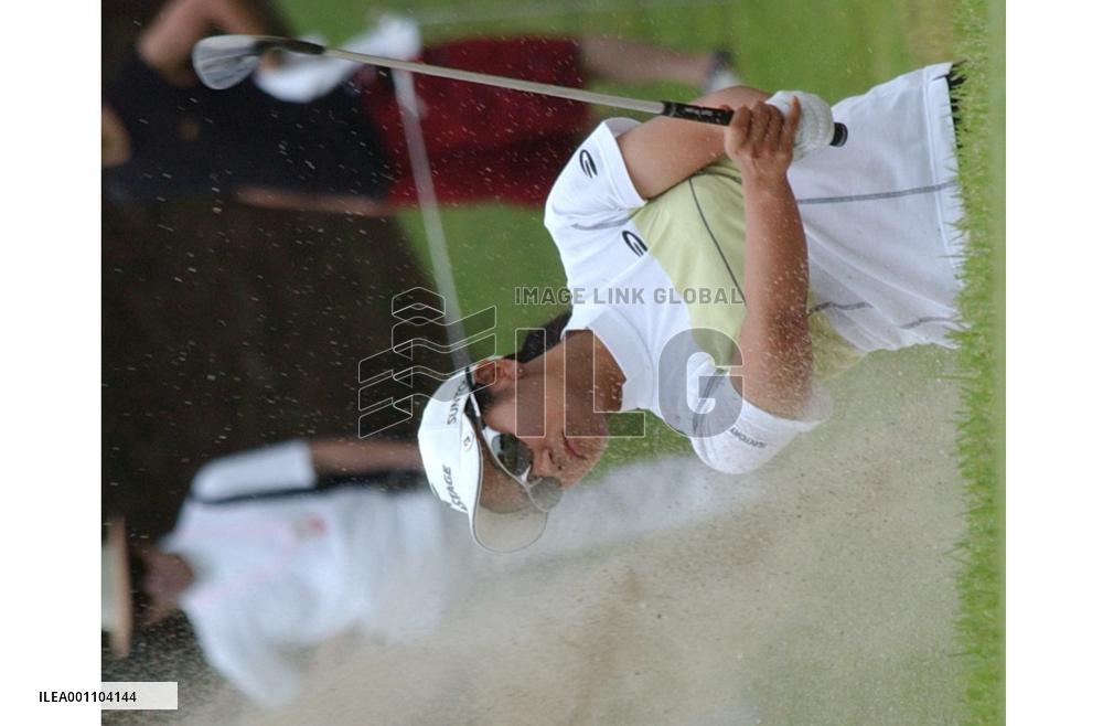 Ai Miyazato takes 1-shot lead in Stanley Ladies