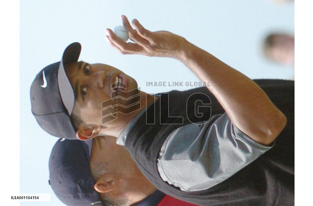 (2)Hamilton heads British Open