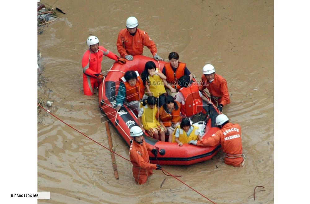 (2)Fukui Prefecture hit by heavy rain
