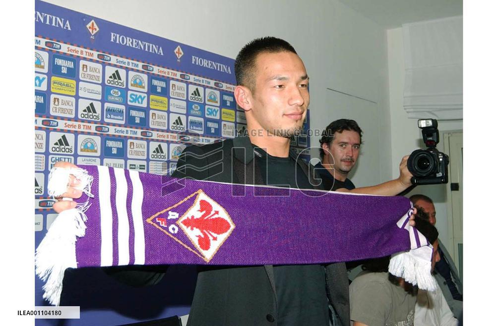 Nakata joins promoted Serie A side Fiorentina
