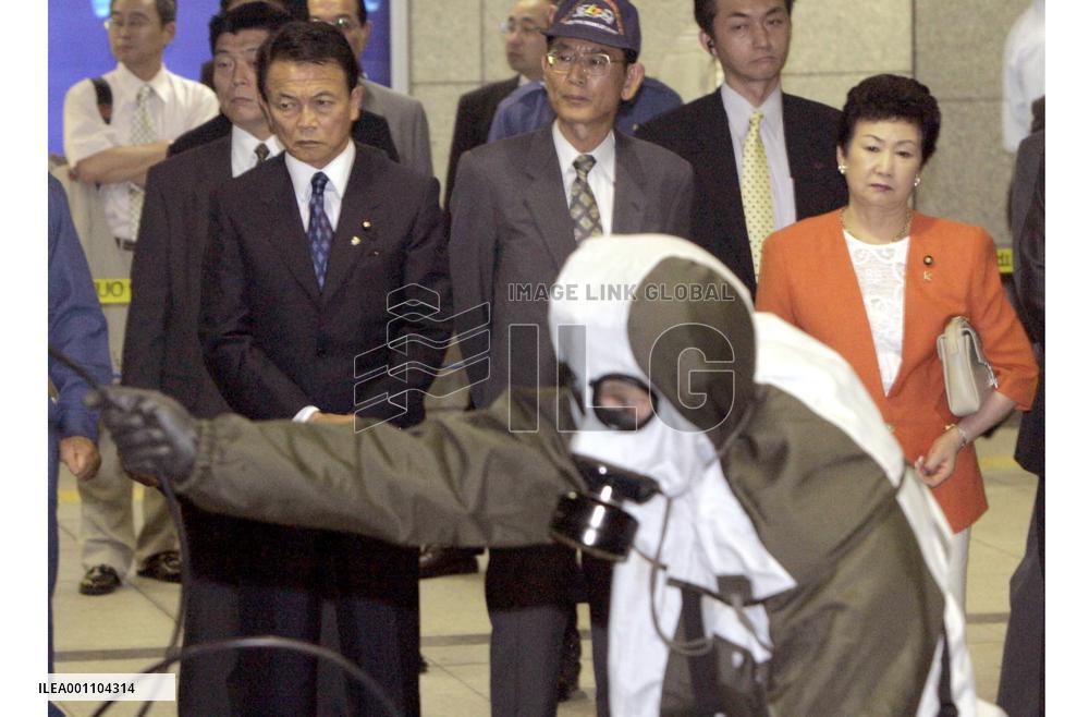 (1)Tokyo holds chemical attack drill