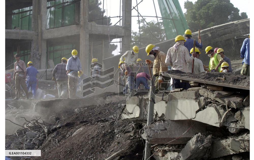 Kabul hospital collapsed, 3 feared dead