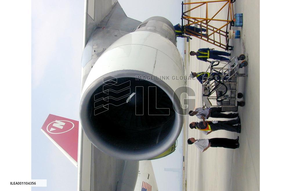 Northwest cargo plane returns to Kansai after engine trouble