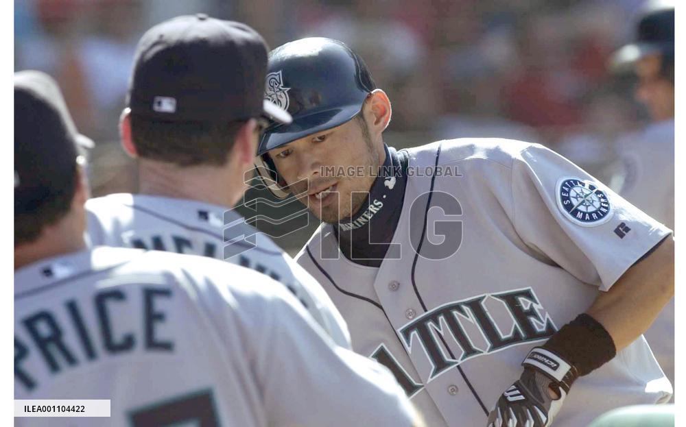 (2)Ichiro marks 3rd 50-hit month in major leagues