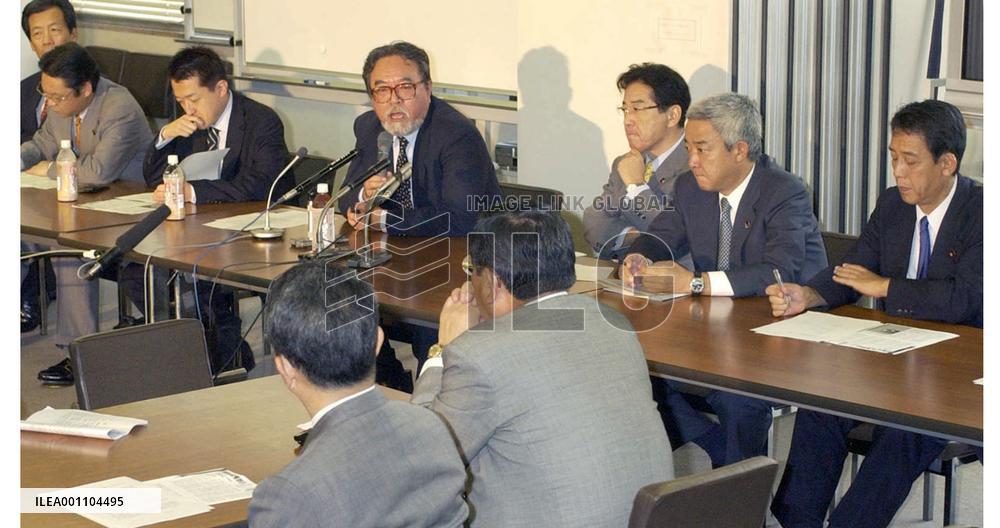 (1)Lawmakers form groups to oppose one-league pro baseball