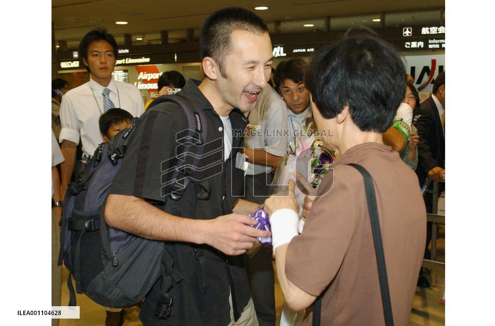 (2)Japanese jailed for helping N. Koreans released, leaves China