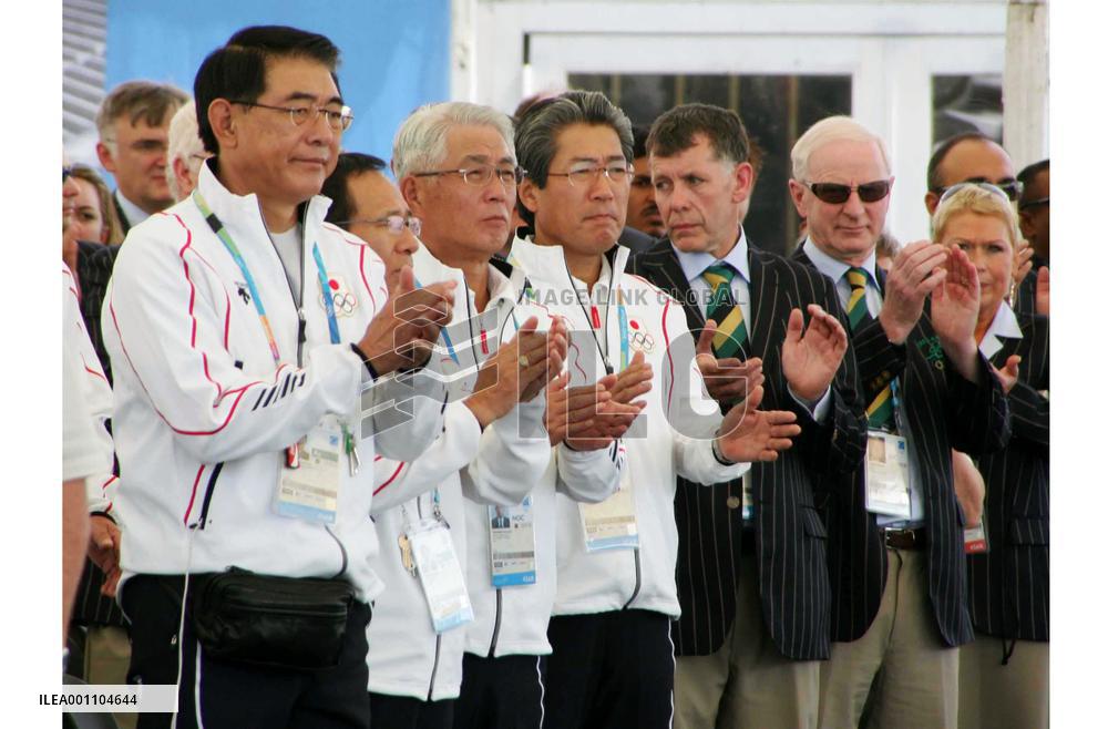(2)Japan welcomed at Athens Olympic village