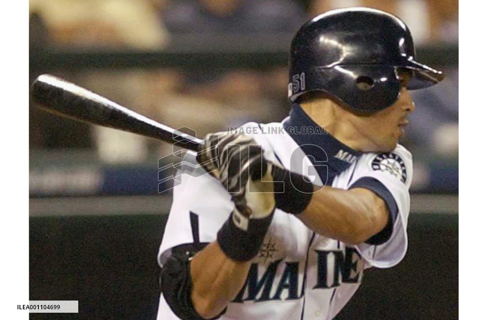Suzuki rewrites record for hits as Mariners top Twins